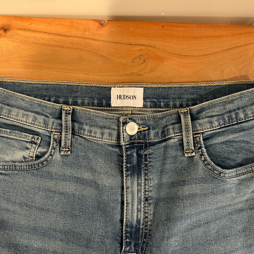 HUDSON Noa jean in light wash size 28.